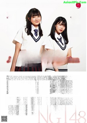 a magazine page with chinese writing on it